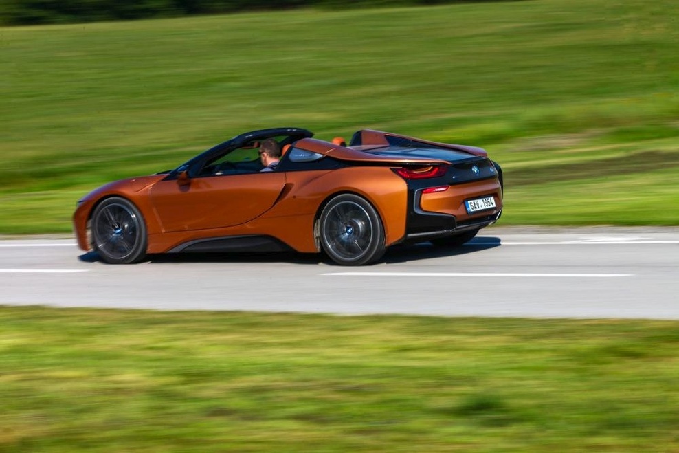 Izšel je novi Avto magazin! Testi: Audi A6, Lexus LS, Ford Mustang Convertible, Volkswagen Golf GTI