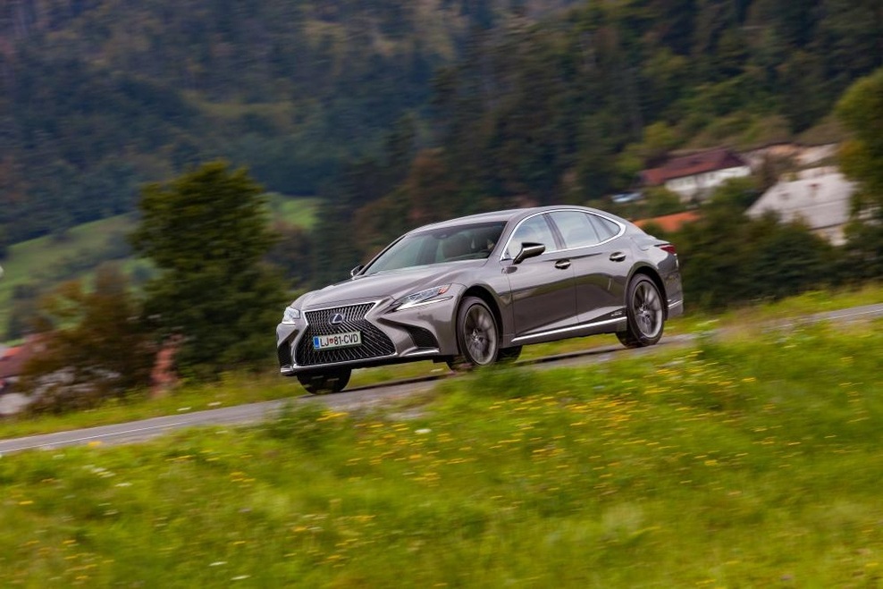 Izšel je novi Avto magazin! Testi: Audi A6, Lexus LS, Ford Mustang Convertible, Volkswagen Golf GTI