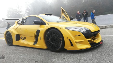 Renault poskrbel za dan grmenja na dirkališču Gaj