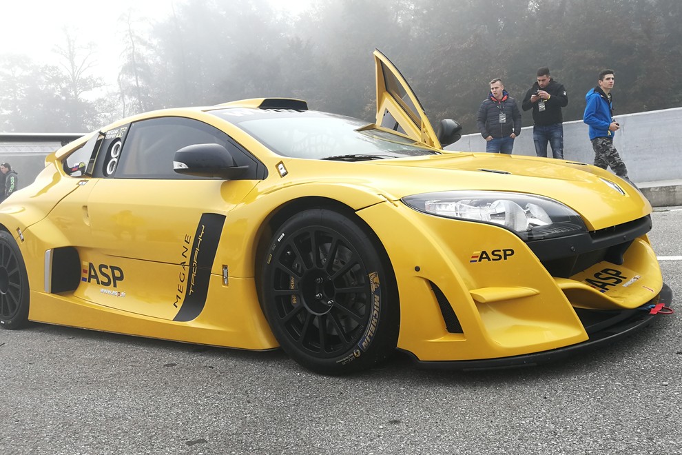 Renault poskrbel za dan grmenja na dirkališču Gaj