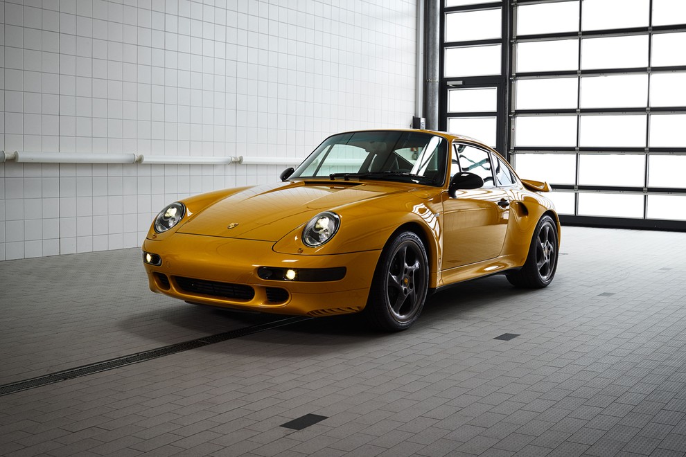 Več kot 2,7 milijona evrov za zadnjega izdelanega Porscheja 993 Turbo S