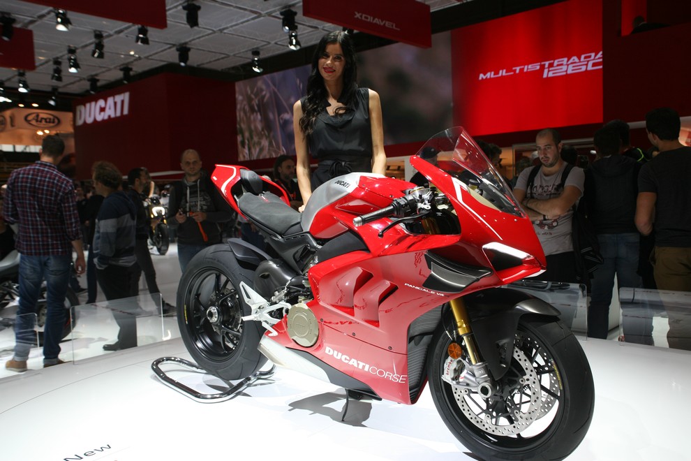 EICMA 2018: Hostese na razstavnih prostorih