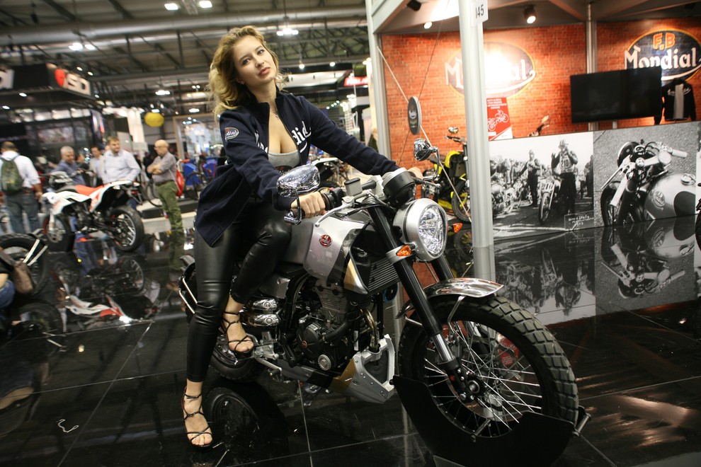 EICMA 2018: Hostese na razstavnih prostorih