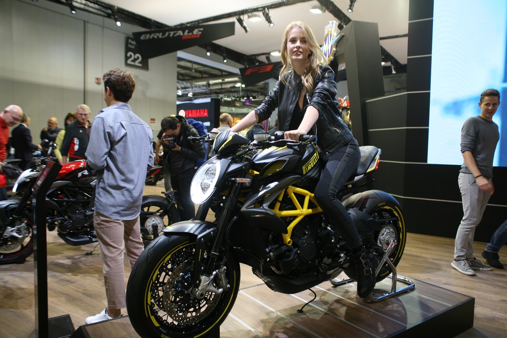 EICMA 2018: Hostese na razstavnih prostorih