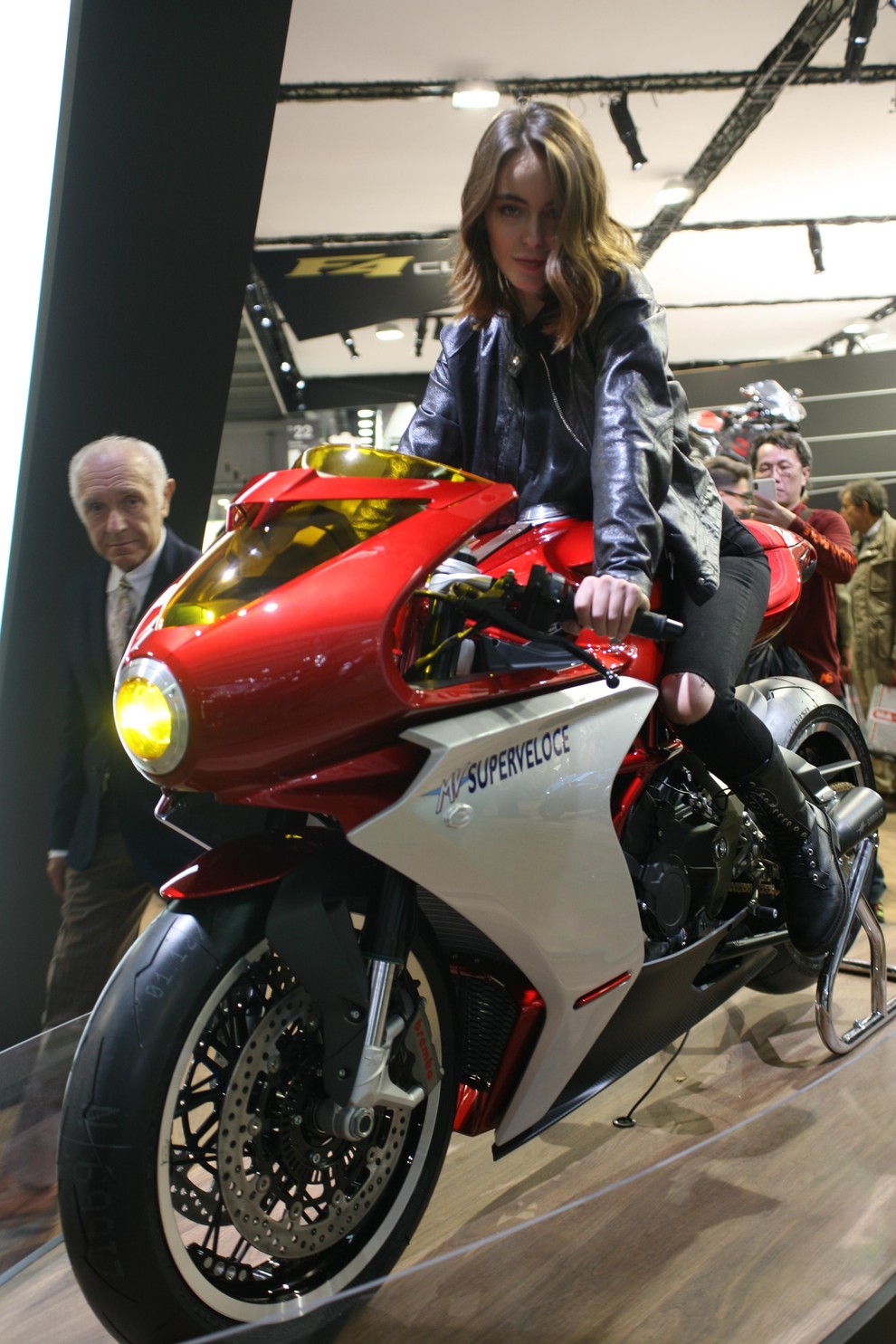 EICMA 2018: Hostese na razstavnih prostorih