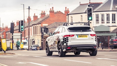 Jaguar in Land Rover skupaj v boj proti prometnim zamaškom