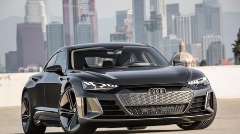 Los Angeles 2018: Audi navdušuje s študijo električnega štirivratnega kupeja Audija e-trona GT