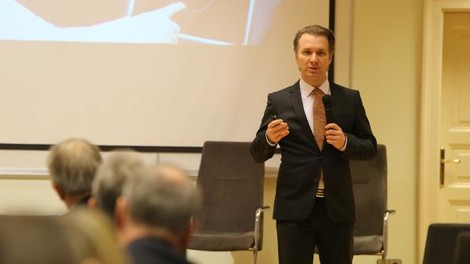 Mag. Uroš Salobir, direktor področja za strateške inovacije v ELES-u; "Električni avtomobili so za omrežje lahko izredno koristni!"