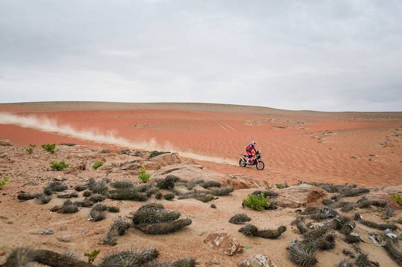 Zakulisje Dakarja: na tretji etapi Dakar postal bolj poštena dirka (foto: Antonine Vincent/DPPI)