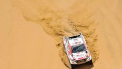 Dakar 2019: Peti dan v znamenju dirkačev iz ozadja