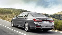 BMW serije 7 še naprej kljubuje globalnim trendom