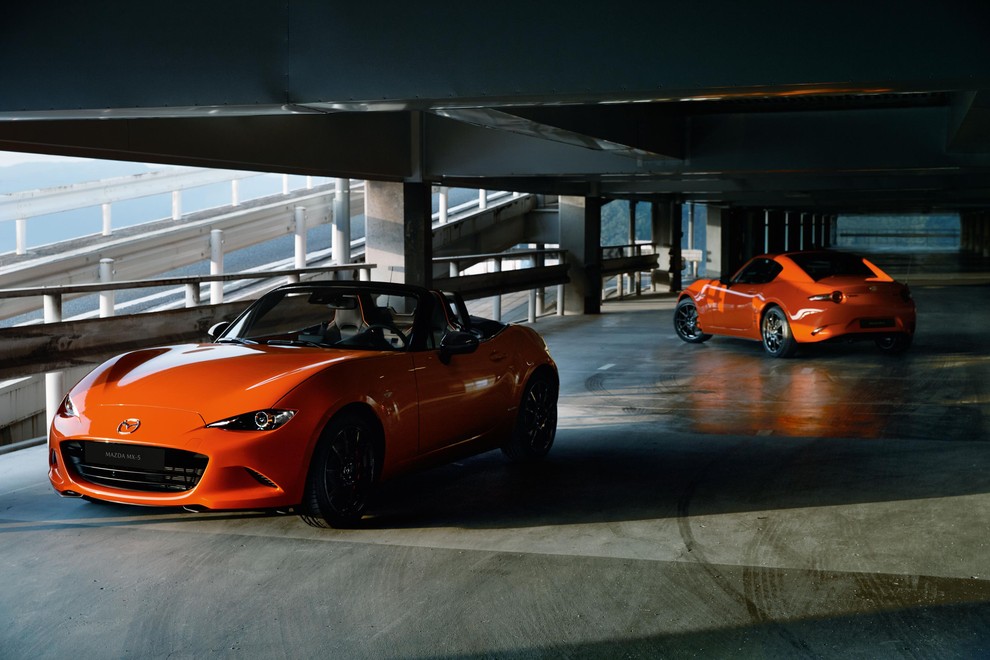 Oranžna Mazda MX-5 za 30. obletnico najbolje prodajanega roadsterja