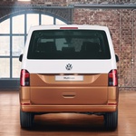 V prenovljenega Volkswagna Transporterja boste po novem lahko 'natočili' tudi elektriko (foto: Volkswagen)