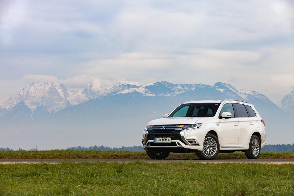 Izšel je novi Avto magazin! Testi: Peugeot 508, Mitsubishi Outlander PHEV, Audi A1 Sportback, Citroen C5 Aircross