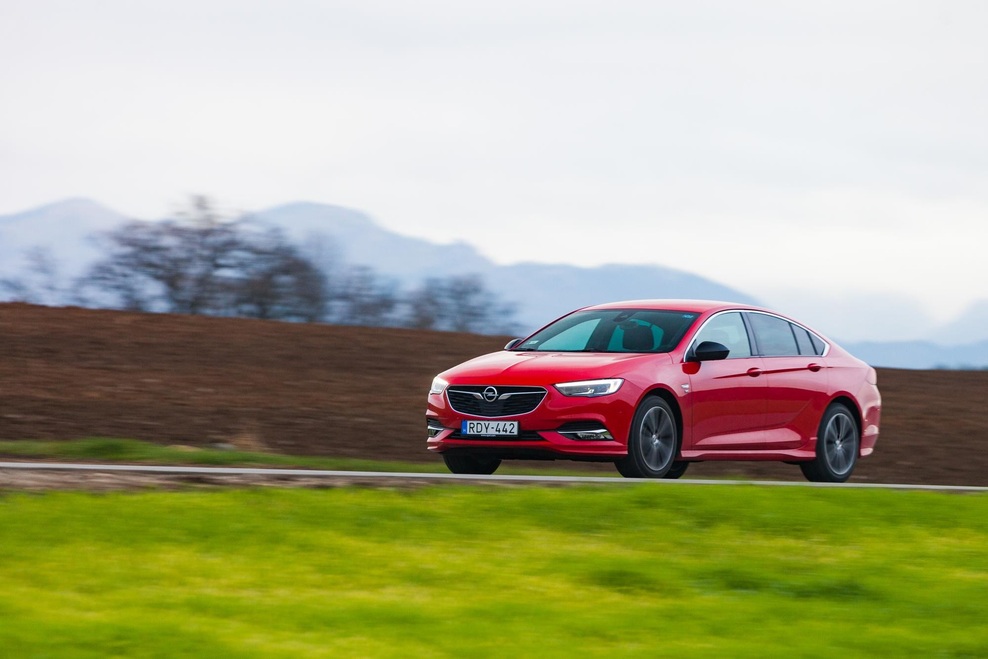 Izšel je novi Avto magazin! Testi: Peugeot 508, Mitsubishi Outlander PHEV, Audi A1 Sportback, Citroen C5 Aircross