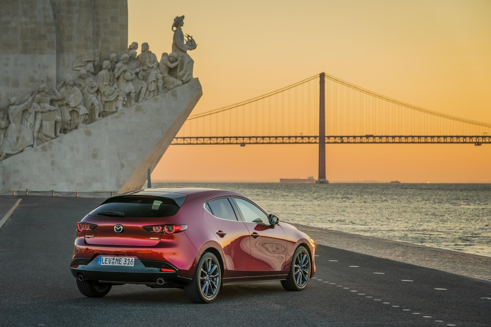 Izšel je novi Avto magazin! Testi: Peugeot 508, Mitsubishi Outlander PHEV, Audi A1 Sportback, Citroen C5 Aircross