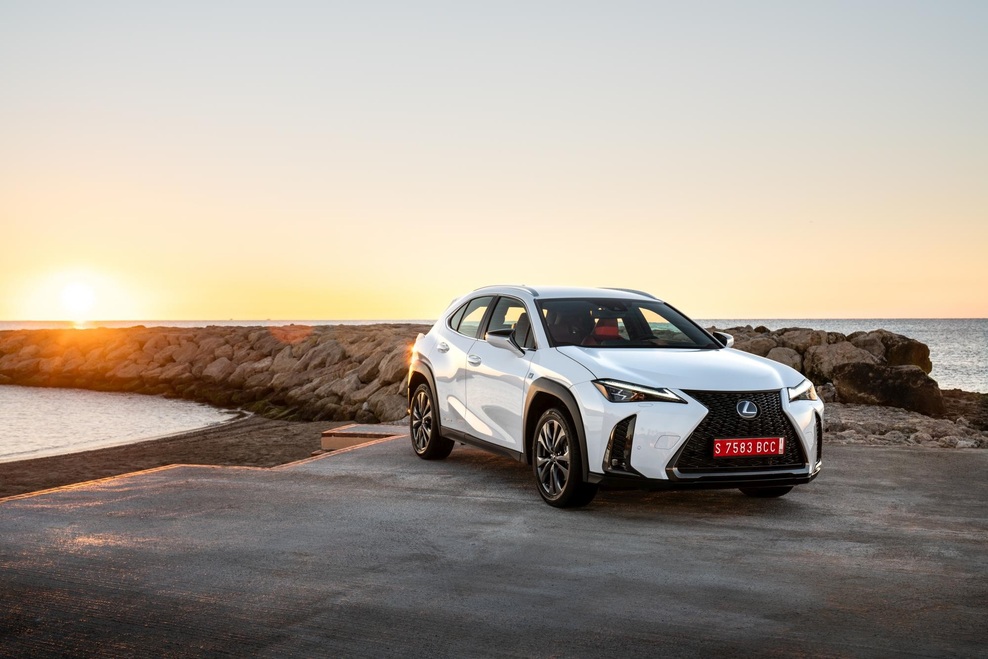 Izšel je novi Avto magazin! Testi: Peugeot 508, Mitsubishi Outlander PHEV, Audi A1 Sportback, Citroen C5 Aircross