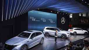 Daimler bo zategnil pasove, v igri so milijarde