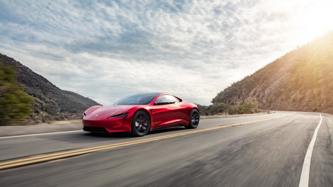 Tesla Roadster naj bi presegel 1.000 kilometrov z enim polnjenjem