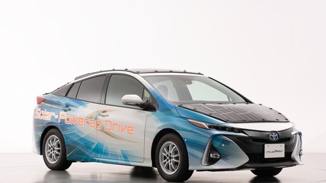 Polnjenje z elektriko kar med vožnjo: bližnja prihodnost Toyote
