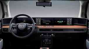 Honda E  s kar petimi ekrani na armaturni plošči