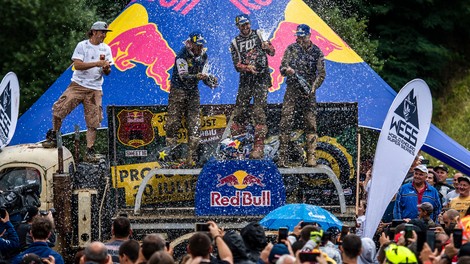 Red Bull Romaniacs: zlati prestol zasedel Manuel Lettenbichler, železnega Anna Schmölzl