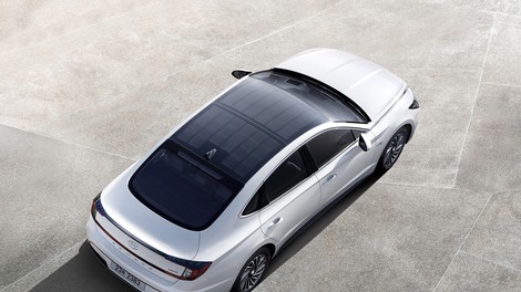 S solarno streho za večji doseg hibridov tudi Hyundai