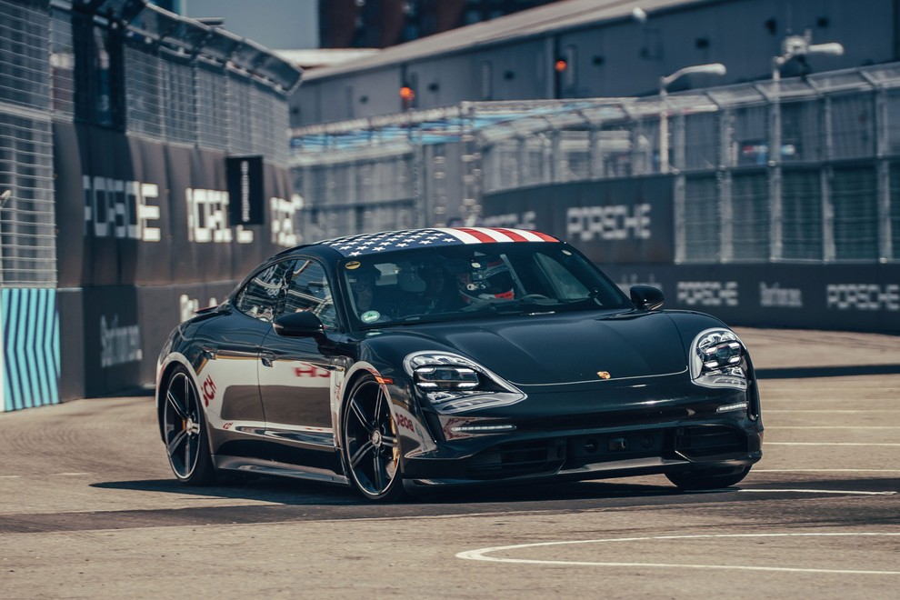 Čakanja je konec: Porsche Taycan prihaja čez manj kot mesec dni