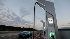 Porsche Taycan opravil še zadnji veliki preizkus pred razkritjem