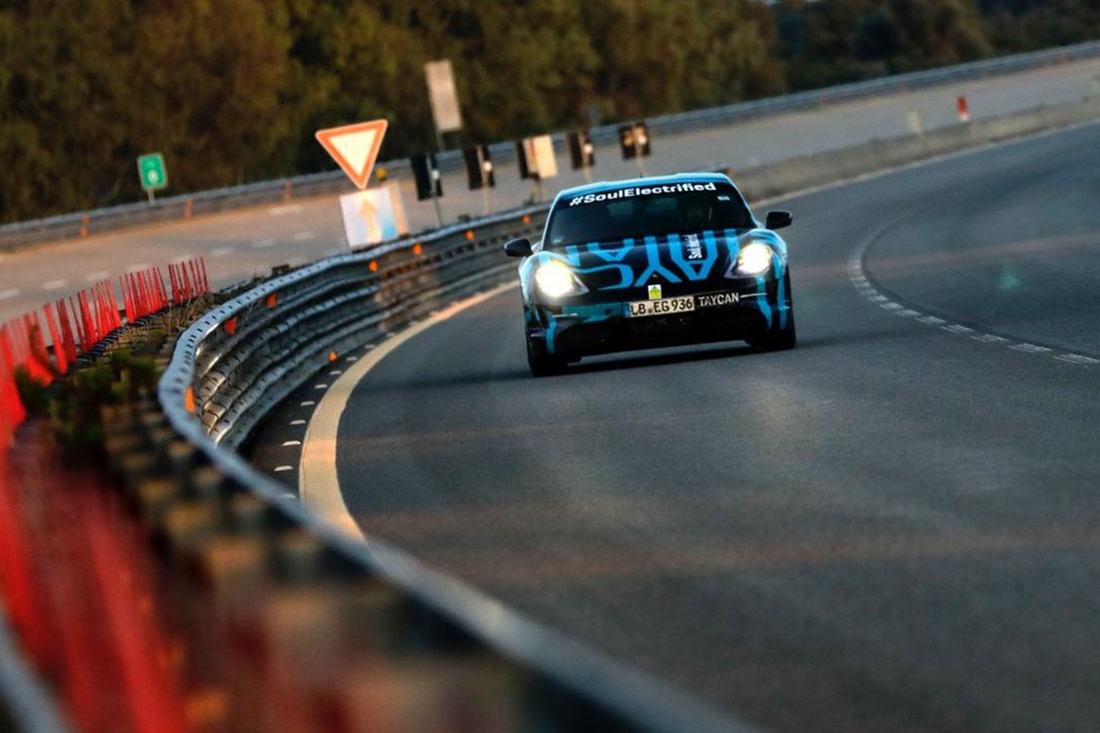Porsche Taycan opravil še zadnji veliki preizkus pred razkritjem