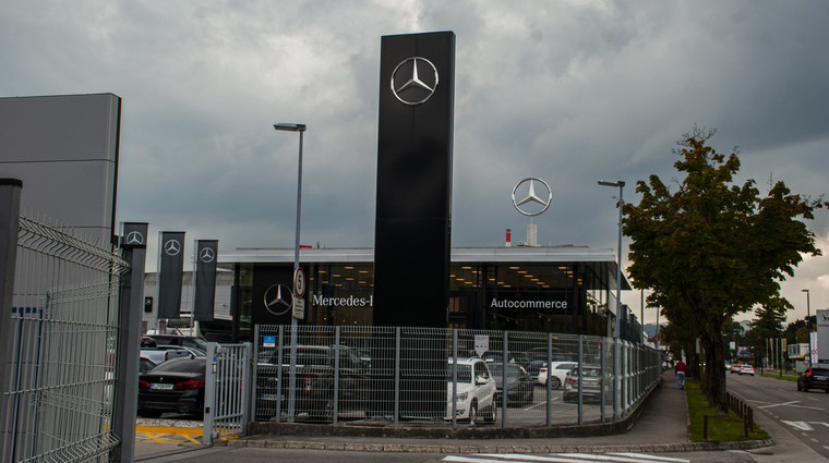 Slovenski uvoznik vozil Mercedes-Benz kmalu v švicarske roke? (foto: Jure Šujica)