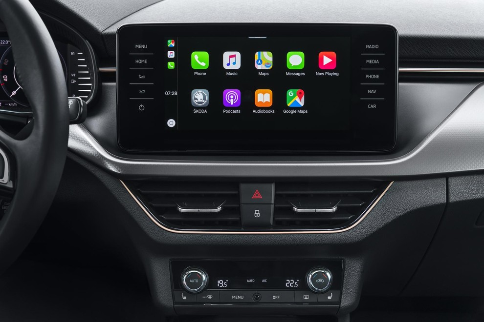 Podpora pametnim mobilnikom: Kamiqov zabavno-informacijski vmesnik ponuja brezžično povezavo Apple CarPlay.