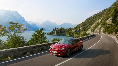 SVETOVNA PREMIERA: Ford predstavil električnega Mustanga z dosegom 600 kilometrov!