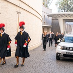 Papež Frančišek ostaja skromen - to je njegov novi avtomobil (foto: Renault Italy)