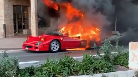 Video: Ferrari F40 izginil v plamenih