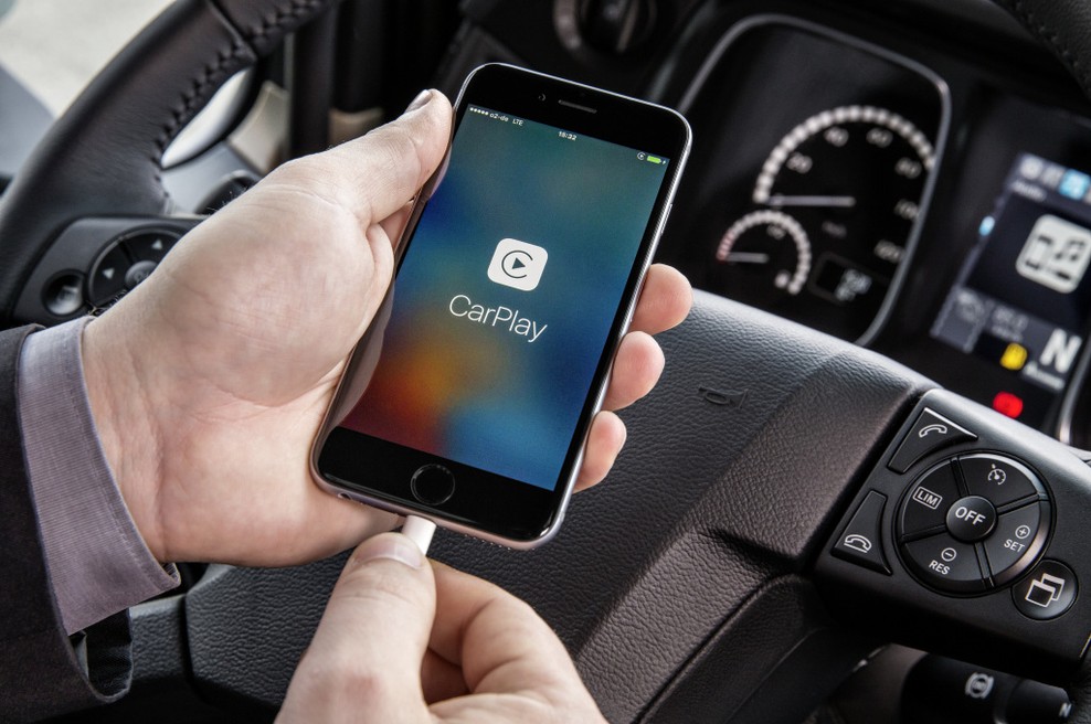 Odklepanje avtomobilov z mobilnimi telefoni kmalu tudi za Applove uporabnike (foto: Daimler AG)