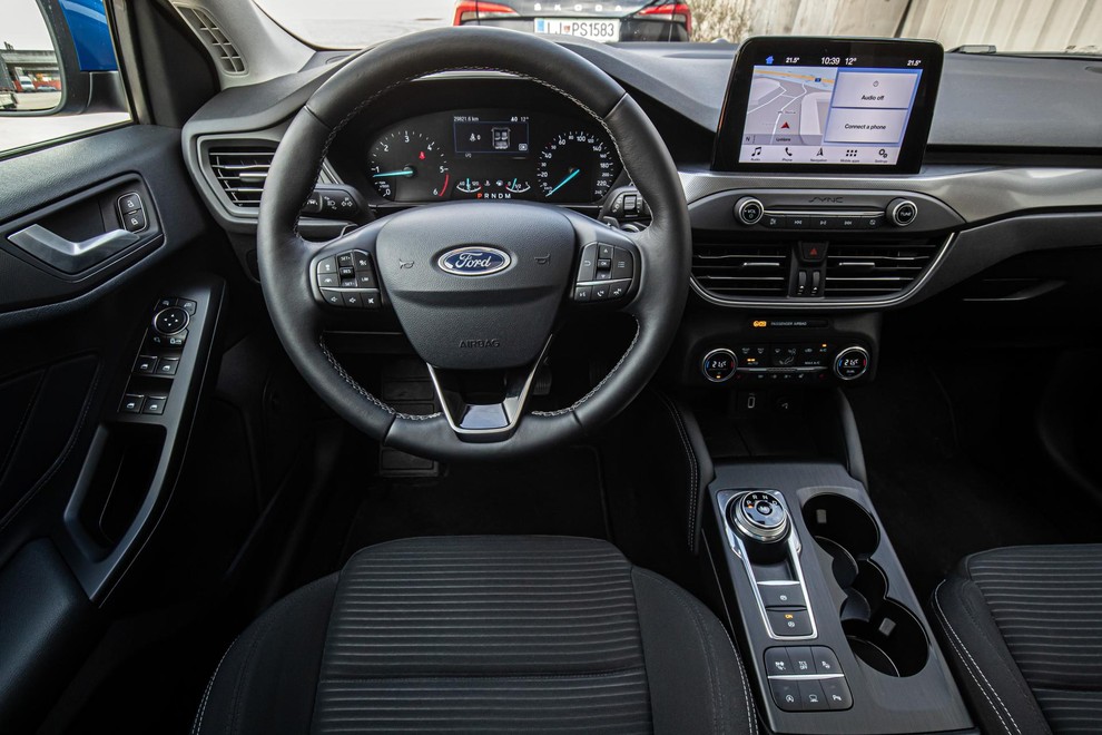 Ford ponuja nekoliko višje postavljen sredinski zaslon.