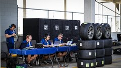 Dirkaške in cestne pnevmatike: enake, a vendarle tako različne
