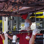 Video: tako po novem poteka proizvodnja novih avtomobilov pri Ferrariju (foto: Ferrrari)
