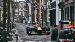 Video: Alex Albon in Max Verstappen odkrivata Nizozemsko - v formulah!