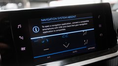 Navigacija tudi pri opremi Allure ni serijska, zato pa je podpora mobilnikom, ki imajo svojo navigacijo.