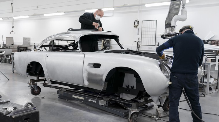 Avtomobilska legenda se po več kot pol stoletja vrača v proizvodnjo – z vsemi filmskimi dodatki (foto: Aston Martin)