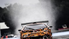 Lamborghinijeva dirkaška specialka še zadnjič pred predstavitvijo napenja mišice (video)