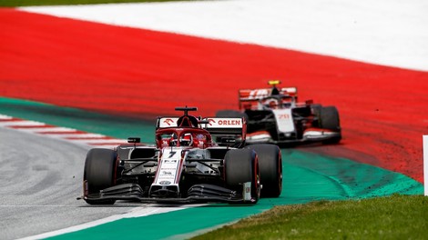 Formula 1: Mercedes sezono začel tam kjer jo je lani končal (komentar)