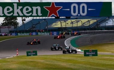 Formula 1 - Silverstone postaja Hamiltonstone, pa čeprav po treh kolesih