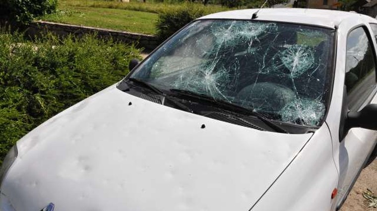 Za cenitev avtomobilskih škod tudi mobilne cenilne enote (foto: Rasto Božič/STA)