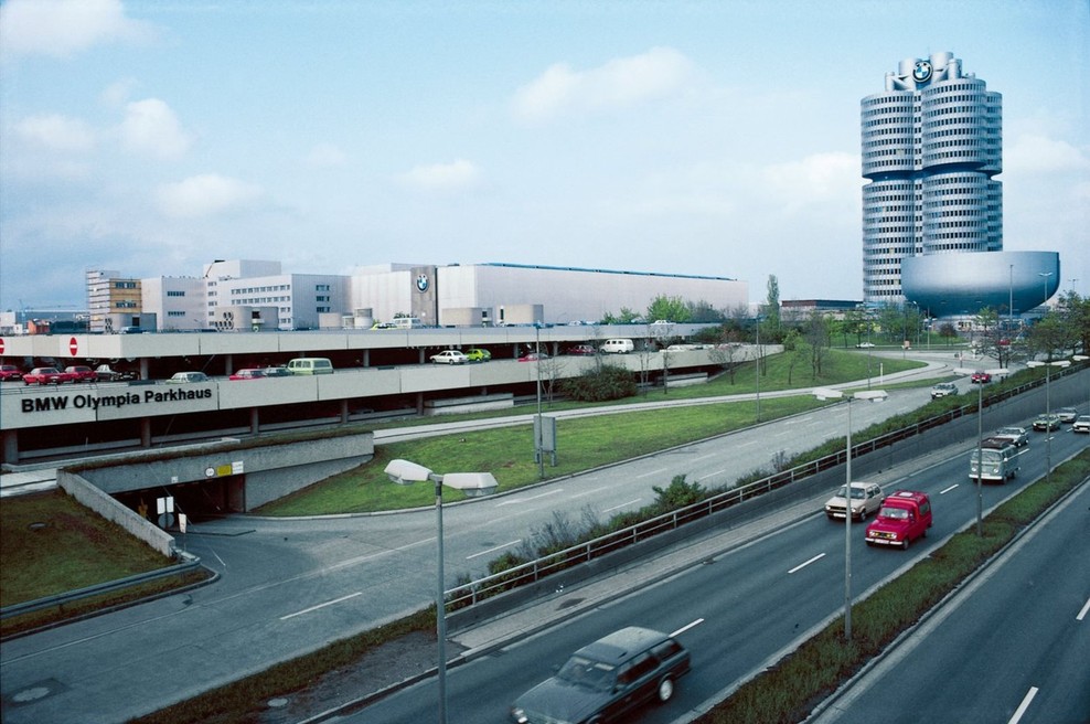 Merklova avtomobilski industriji prižgala rdečo luč (foto: Profimedia)