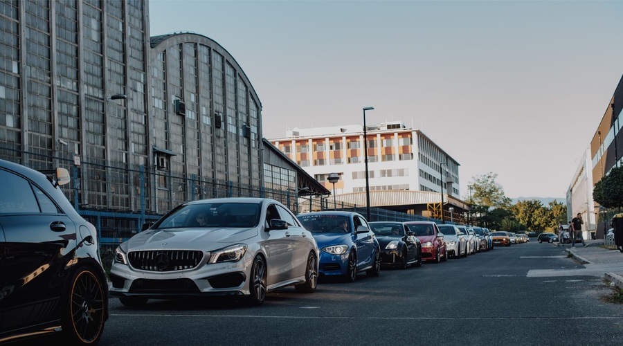 Na strehi parkirne hiše Cityparka kar 70 jeklenih lepotcev (foto: PROMO)