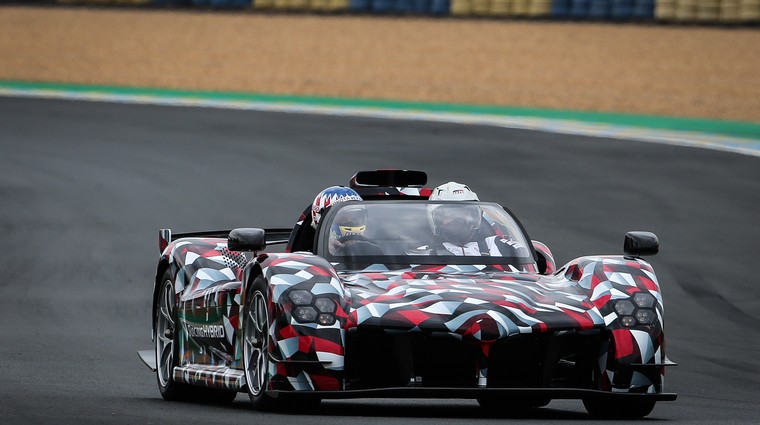 Toyotin hiperšportnik v Le Mansu prvič okusil dirkaški asfalt (video) (foto: Toyota)