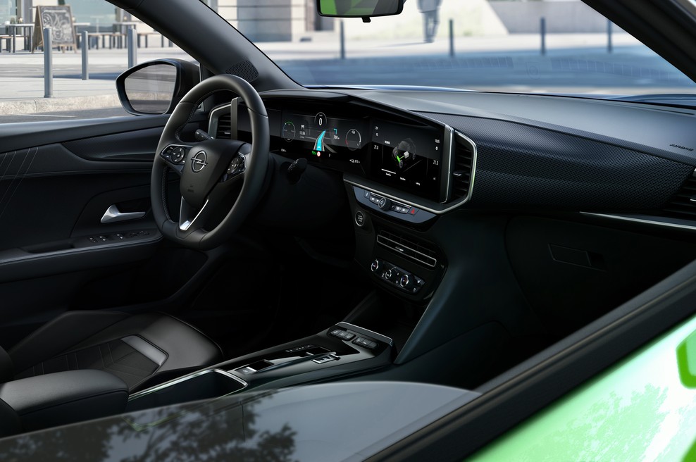 Umetna inteligenca: avto nas bo lahko med vožnjo kratkočasil s kvizom ali zgodbo (foto: Opel)